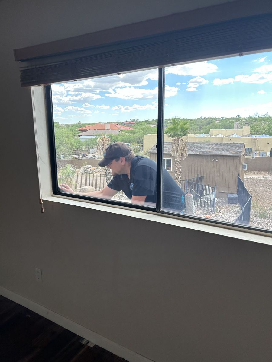 Clean windows, inside